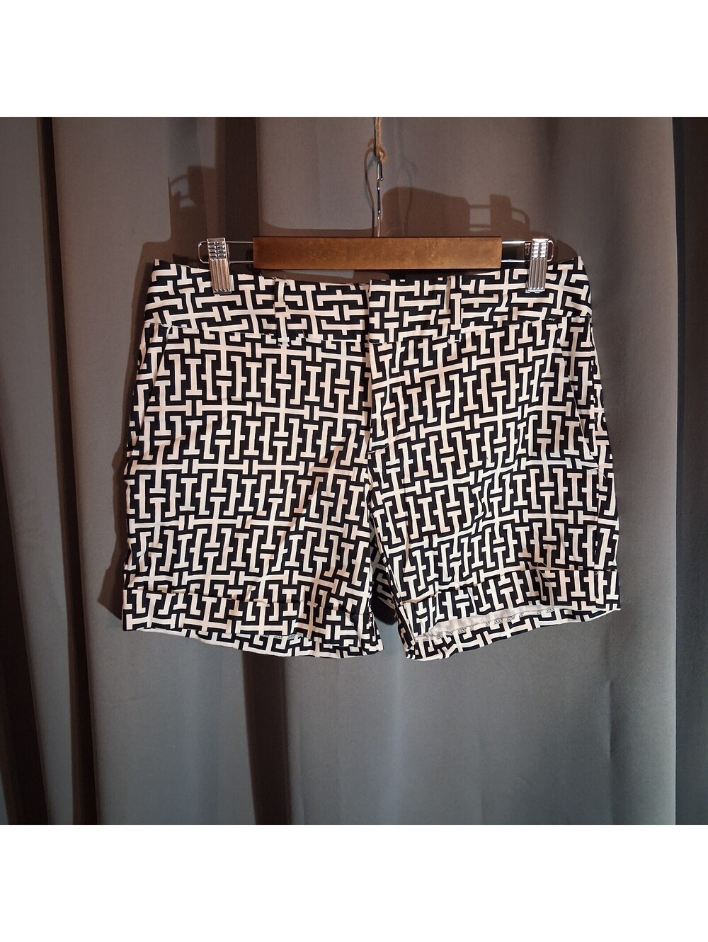 INC International Concepts Women's Black and White Patterned Shorts Size 8